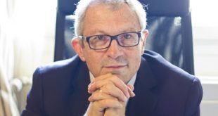 «Ως Έλληνας αναγνωρίζω τη μοναδικότητα του ατόμου που έχει την ικανότητα ν' αλλάξει τον κόσμο»