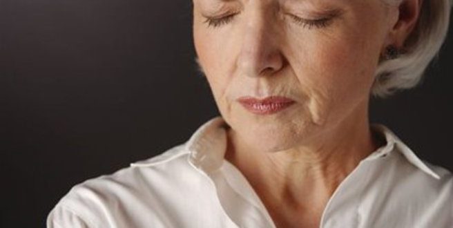 Πώς σχετίζεται ο ύπνος με το καλό σεξ στην εμμηνόπαυση