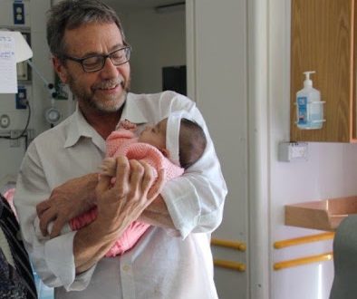 Στο Hadassah έσωσαν βρέφος που γεννήθηκε με όργανά του εκτός της κοιλιάς