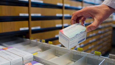 Αστροφυσικός κατηγορούμενος για παιδική πορνογραφία έριξε το φταίξιμο στα φάρμακα για το Πάρκινσον