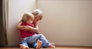 Τα παιδιά στο σπίτι σημαίνουν λιγότερο ύπνο για τις γυναίκες (αλλά όχι για τους άνδρες)