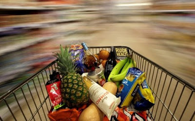 Σαράντα ευρώ λιγότερα δαπανούν το μήνα στο σούπερ μάρκετ οι Έλληνες σε σχέση με πέρυσι