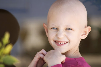 Τι είναι η λευχαιμία; Ποιοι κινδυνεύουν; Υπάρχει θεραπεία και πώς είναι η ζωή του αρρώστου μετά την ίαση;