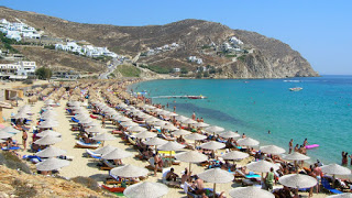 Νέα βουτιά στα έσοδα από τον Τουρισμό