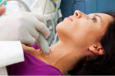 Οι Παραθυρεοειδείς αδένες, η παραθορμόνη και η καλσιτονίνη. Ο υπερπαραθυρεοειδισμός προκαλεί αδυναμία, κόπωση, μυϊκή εξασθένιση, υπερασβεστιαιμία, οστεοπόρωση, νεφρολιθίαση