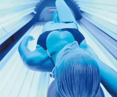 Πόσο επικίνδυνο είναι το solarium; Ποιοι πρέπει να αποφεύγουν το τεχνητό μαύρισμα; Πόσο κινδυνεύουν όσοι έχουν κάνει έστω και μία φορά σολάριουμ;