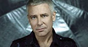 Ο Άνταμ Κλέιτον των U2 μιλάει για το πώς έκοψε το αλκοόλ