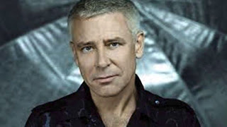 Ο Άνταμ Κλέιτον των U2 μιλάει για το πώς έκοψε το αλκοόλ