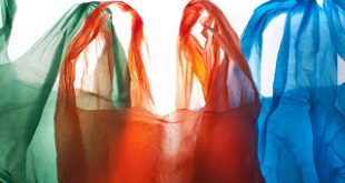 Πρωταθλητές στη χρήση της πλαστικής σακούλας οι Έλληνες με χρήση 440 τεμαχίων ανά άτομο ετησίως