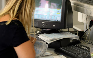 Επιδρομή της εφορίας σε τραπεζικούς λογαριασμούς για χρέη προς Δημόσιο