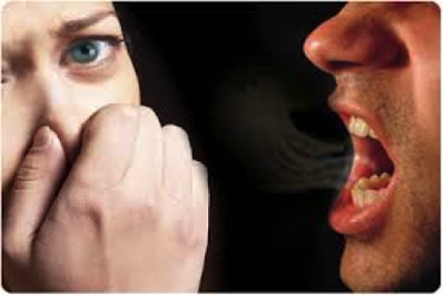 Κακοσμία του στόματος. Που οφείλεται και πώς μπορεί να απαλλαγείτε;