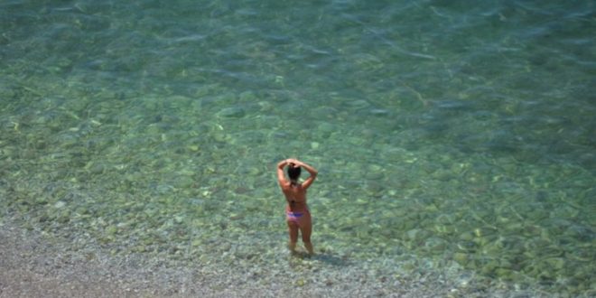 Το καλοκαιρινό φρούτο που βελτιώνει τις ερωτικές επιδόσεις