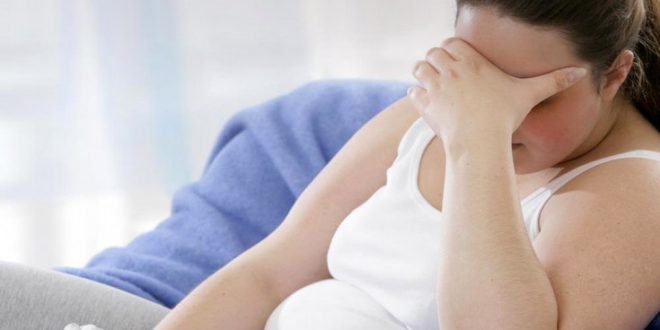 Πώς η κορτιζόλη, η ορμόνη του στρες, μας παχαίνει