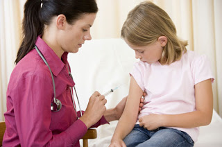 Σοβαρή καταγγελία για γιατρούς που πιστοποιούν να μην εμβολιαστούν παιδιά