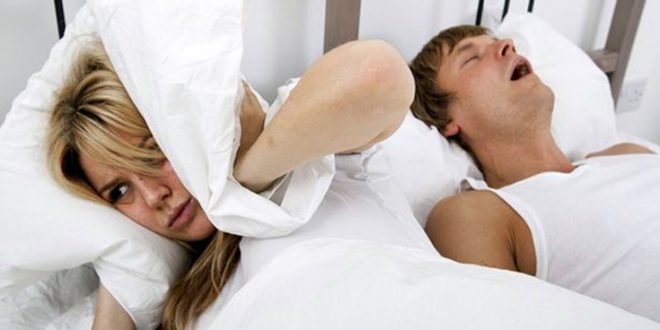 Πώς συνδέεται το σωματικό βάρος με το ροχαλητό