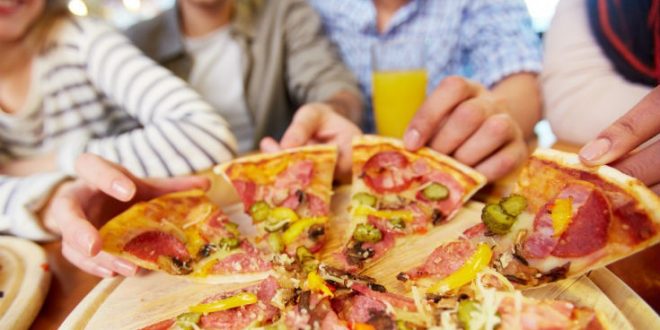 Τι κάνει στο σώμα μία «ελεύθερη» μέρα φαγητού