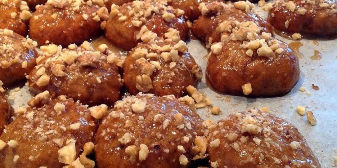 Οι θερμίδες και τα λιπαρά για μελομακάρονα και κουραμπιέδες