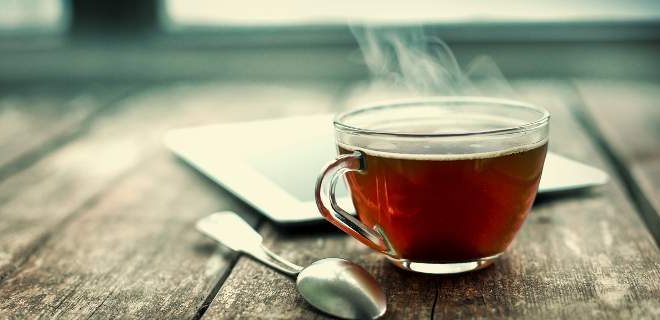 Ποια πάθηση των ματιών «αποτρέπει» ένα... ζεστό τσάι