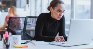 Πώς η καθιστική εργασία καταστρέφει την υγεία μας -Από τα μάτια έως τα οπίσθια