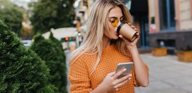 Tech neck: Το σύγχρονο πρόβλημα γύρω από τον λαιμό και πώς μπορείς να το αντιμετωπίσεις