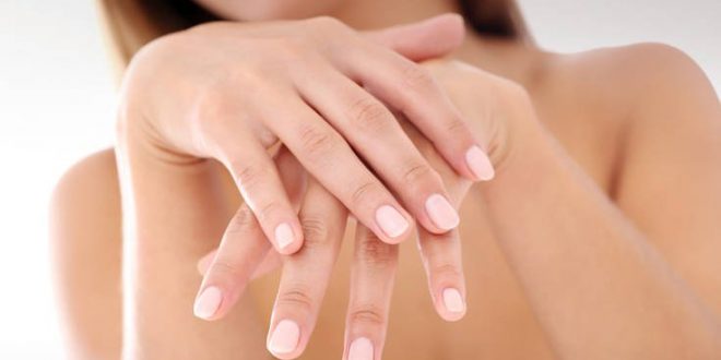 Πώς φεύγουν τα κίτρινα σημάδια από το τσιγάρο στα δάχτυλα