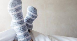 Γιατί πρέπει να κοιμάστε με τις κάλτσες
