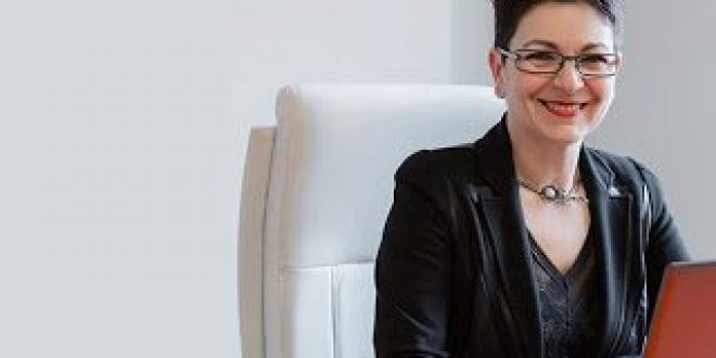 Η Λίνα Νικολοπούλου διαμαρτύρεται γιατί δεν την καλούν να καταθέσει στην Εξεταστική για την Υγεία