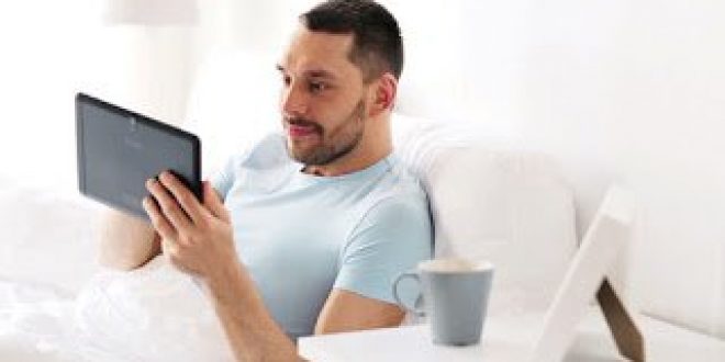 Βλέπουν τις εξετάσεις από το… internet