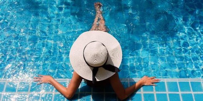 Τι περιέχει το νερό της πισίνας -Ο λόγος για να μη βουτήξεις φέτος