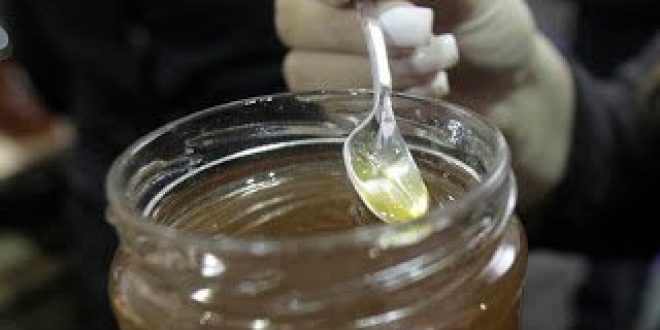 Αν το παιδί καταπιεί μπαταρία δώστε του αμέσως μέλι, λένε επιστήμονες