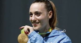 Κορακάκη: Τελικά πωλούνται. Ή μάλλον προσφέρονται. Απλόχερα.