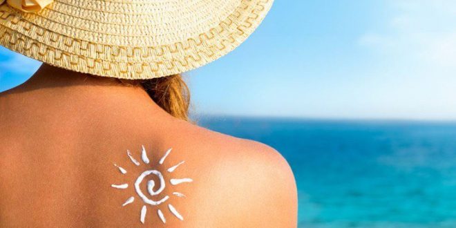 Τα μέρη του σώματος που συχνά ξεχνάμε να βάλουμε αντηλιακό